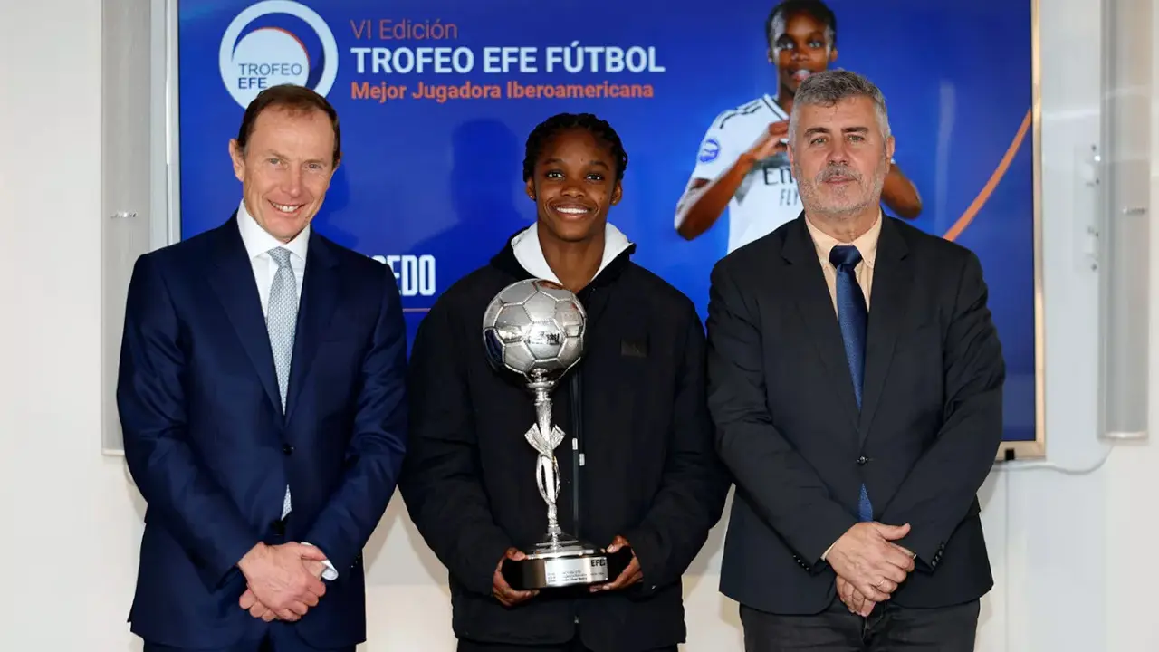 ¡Reina de Iberoamérica! Linda Caicedo conquista el Premio EFE 2025 y pone al mundo a sus pies