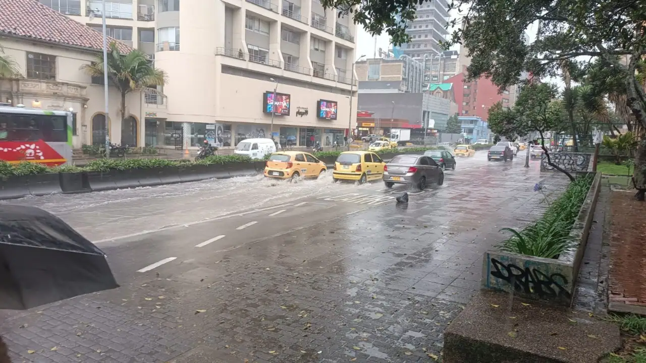 ¡Evite el trancón! Lluvias provocan inundaciones en arterias viales de Bogotá