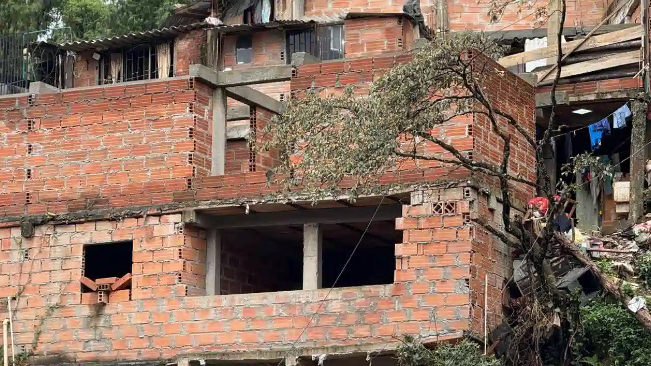 Avanza la demolición de 12 viviendas en Villatina por riesgo geológico