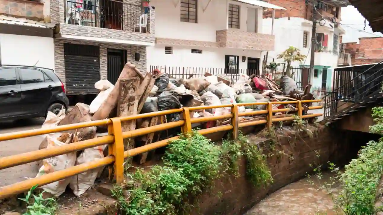 ¡Ojo que el agua no para! Medellín sigue en alerta por aguaceros y acelera limpieza de quebradas