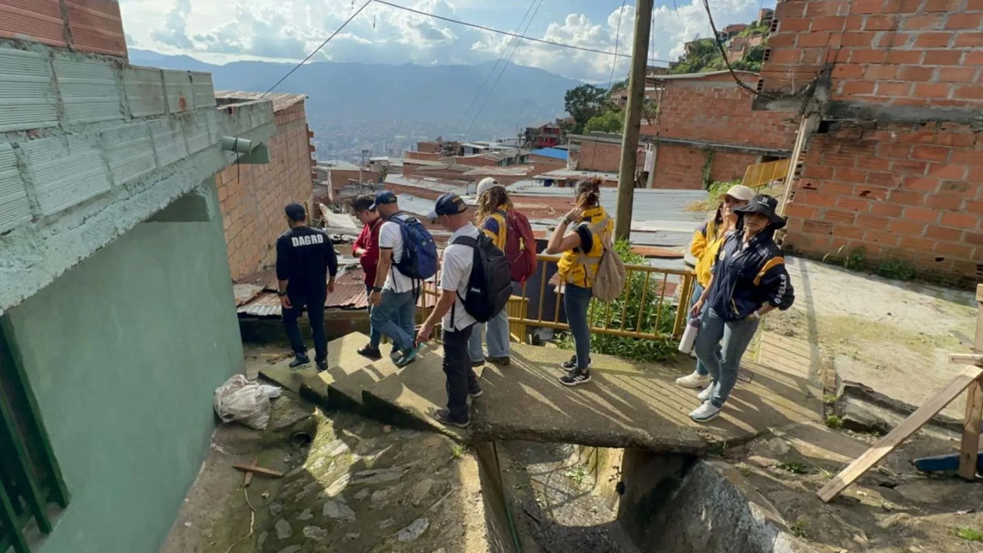 ¡Medellín interviene zonas críticas! 40.000 personas beneficiadas con obras de mitigación de riesgo
