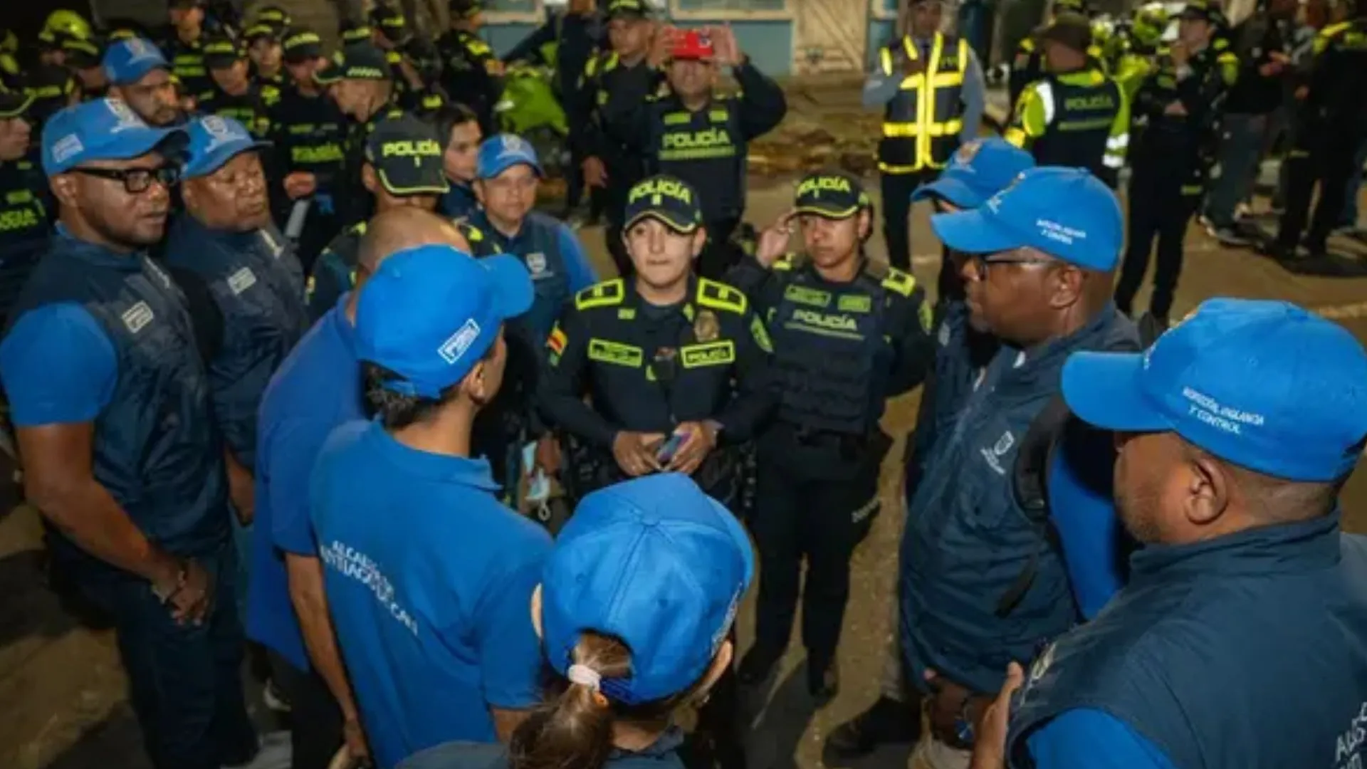 ¡Se les acabó la fiesta! Cierran locales, decomisan máquinas e incautan 200 armas blancas en Cali