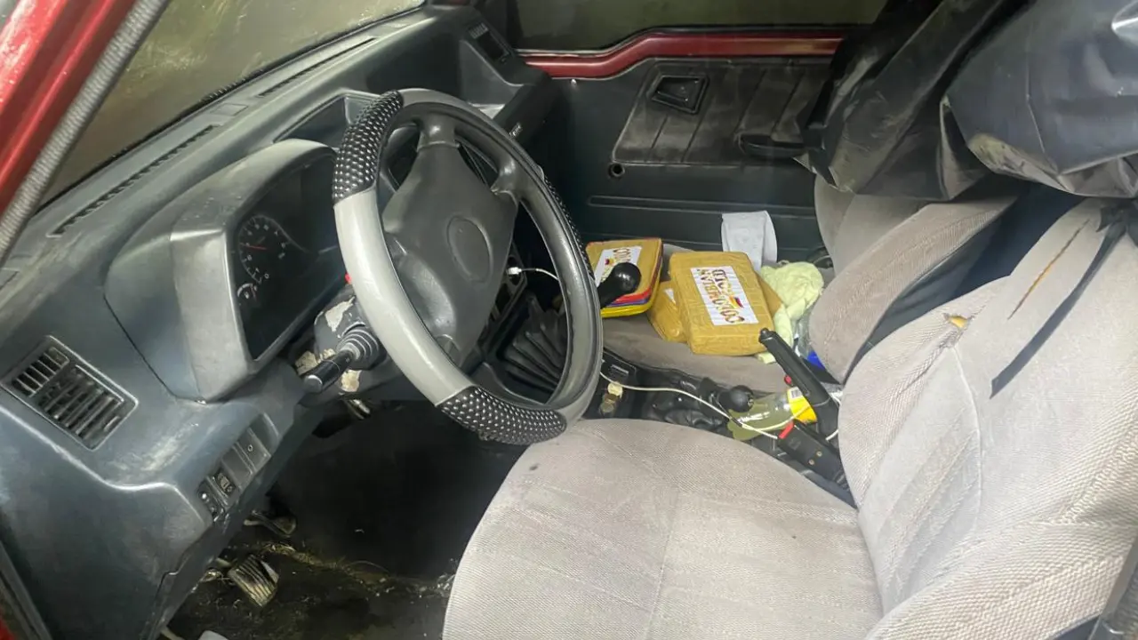 ¡Lo dejaron botado! Pillaron un carro cargado hasta el techo con marihuana en la vía Panamericana