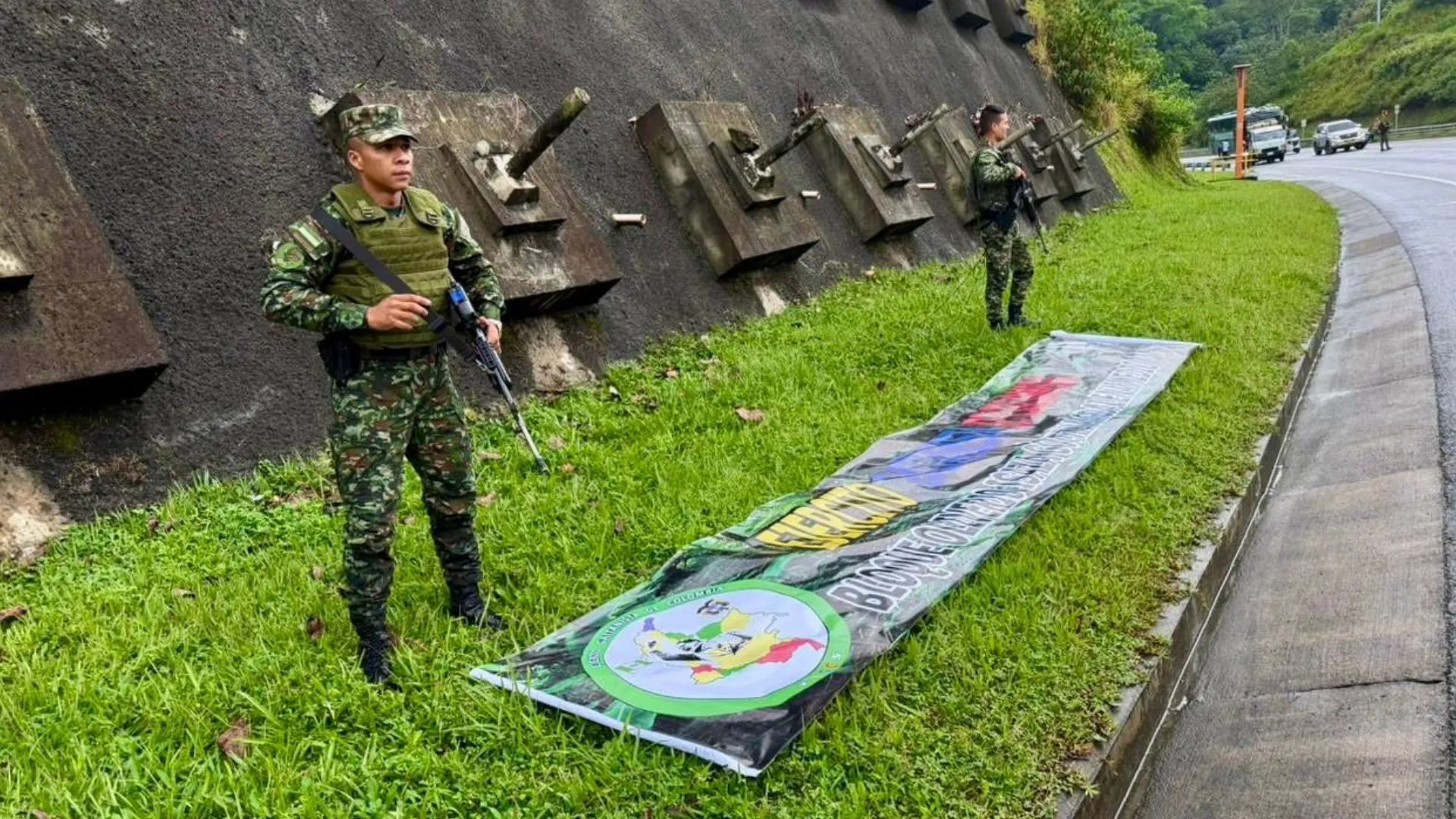 ¡Ofensiva contra la propaganda criminal! Ejército desmonta vallas del Clan del Golfo y captura a dos implicados