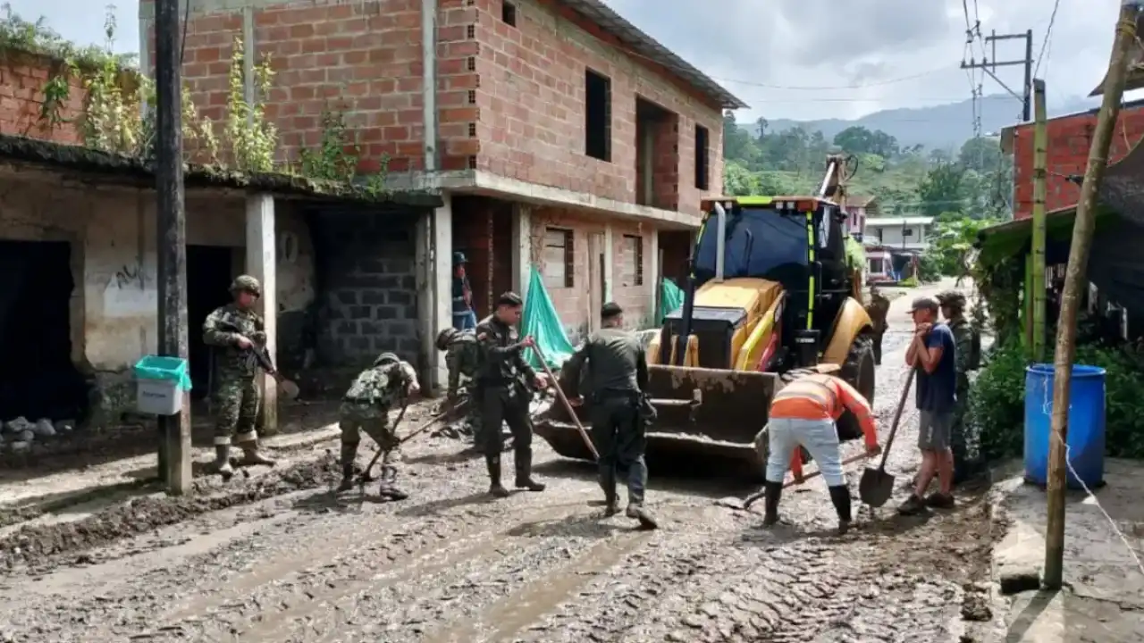 Ejército lidera recuperación en San José de Apartadó tras desbordamiento de río