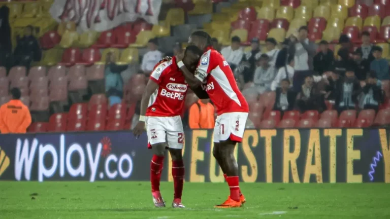 Santa Fe reprograma su partido ante Jaguares en El Campín, por culpa del gramado 10 Santa Fe se pronuncia tras el aplazamiento del duelo ante Atlético Nacional