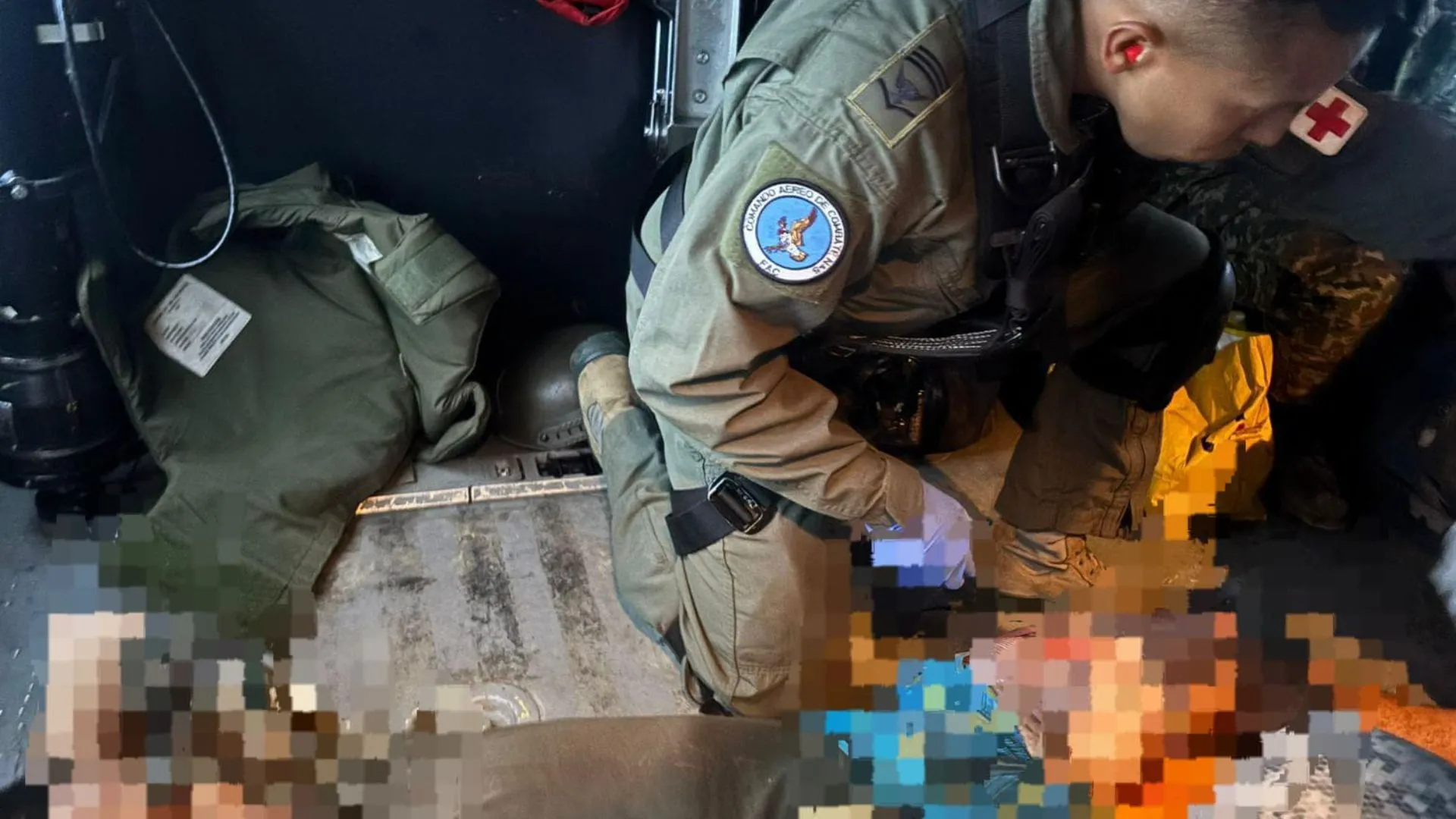 Helicóptero de la FAC evacúa a dos soldados heridos tras ataque con drones en Tarazá, Antioquia