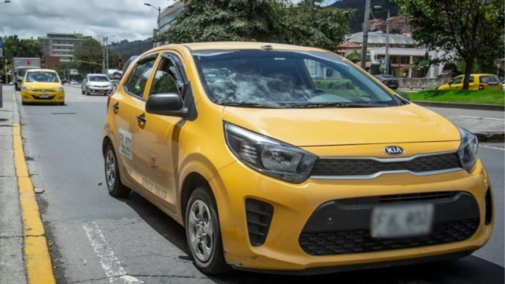 ¡Pilas al pagar! Cae taxista que habría robado más de $379 millones con el ‘cambiazo’ de tarjetas en Bogotá