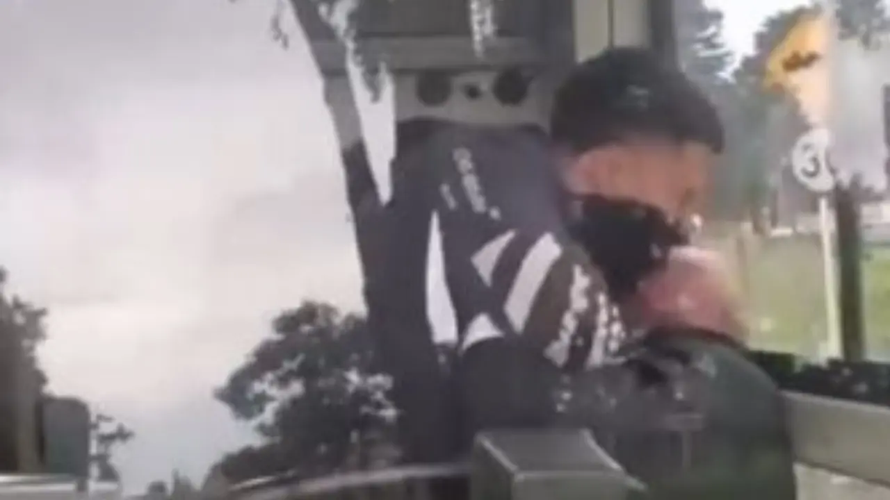 Pasajero agarró a puños a un conductor de TransMilenio por el uso de una rampa