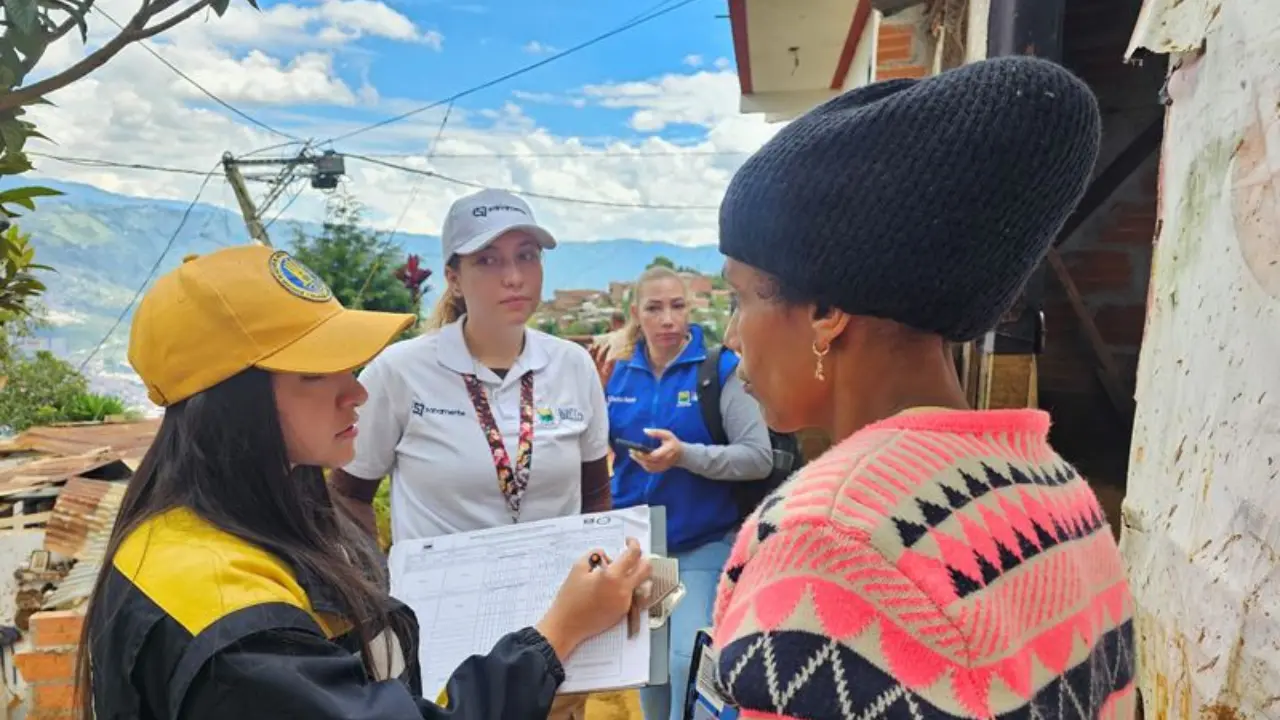 ¡Una mano amiga! 60 familias de Granizal recibirán ayudas económicas tras la tragedia en Bello