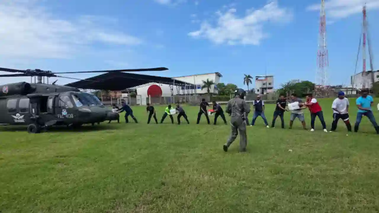 Emergencia en Urabá: FAC evacua a mujer embarazada y entrega paquetes de ayuda humanitaria