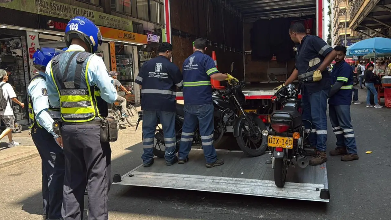 Golpe al hurto de celulares en Medellín: 4 capturados en el C.C. Ópera