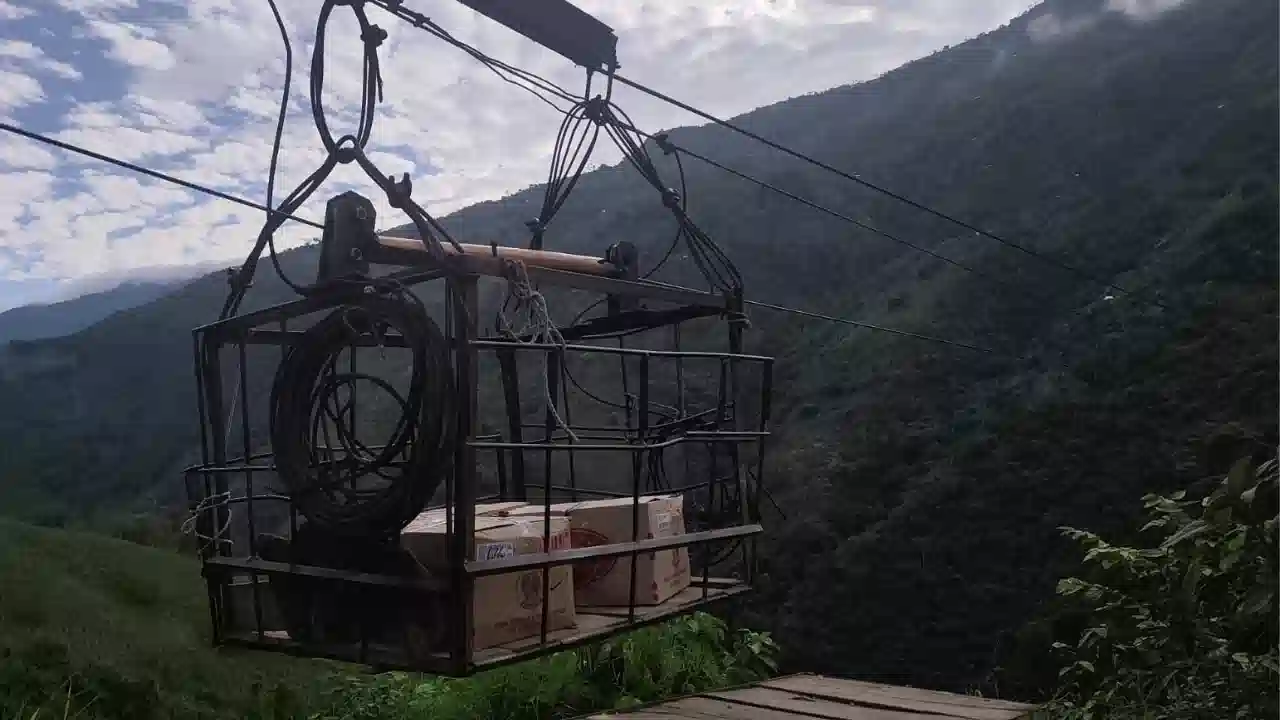 Kits escolares llegaron en mula y lancha a Hidroituango