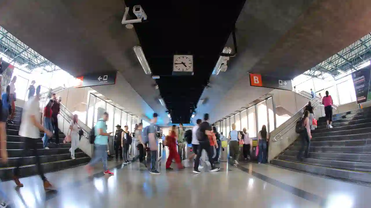 ¡30 años rodando! La Línea B del Metro está de cumple y ya suma