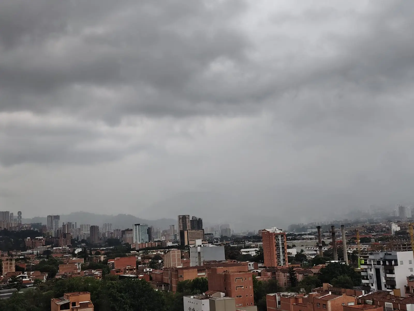 Se registran fuertes lluvias en el sur del Valle de Aburrá, la tarde de este domingo 1 de febrero