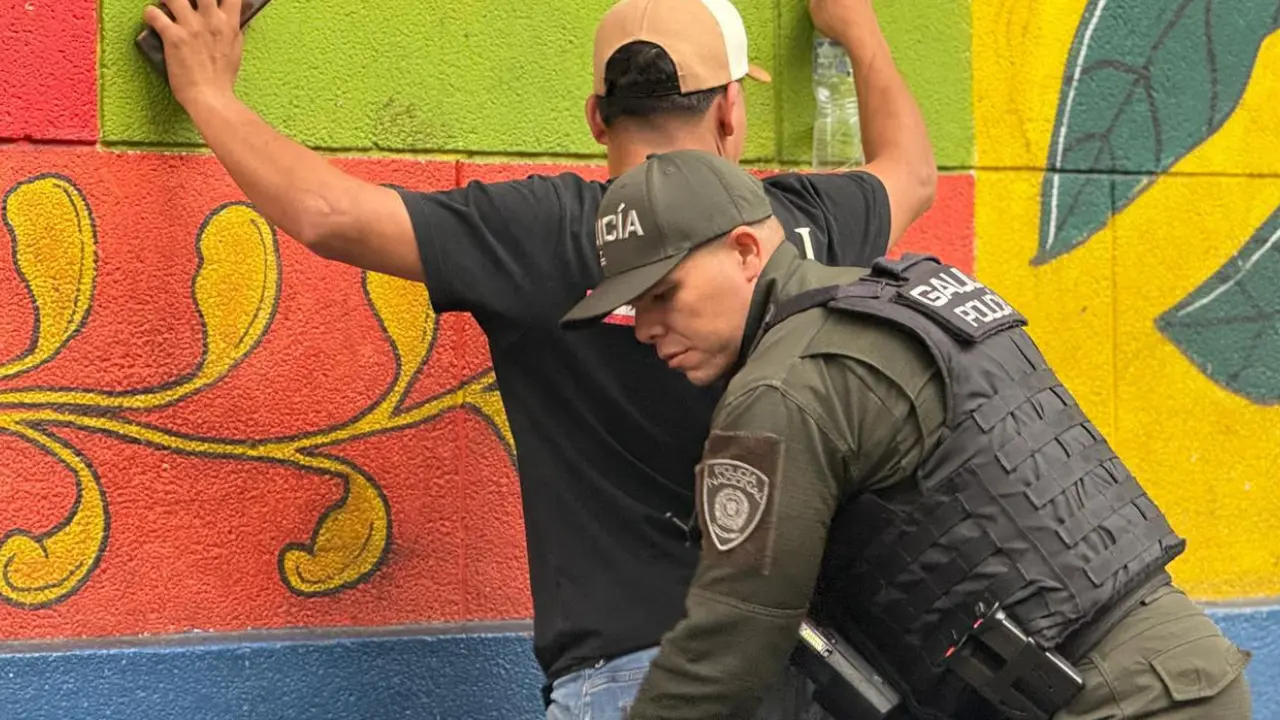 ¡Limpieza en el viaducto del metro! Cayeron 13 delincuentes tras megaoperativo en el centro de Medellín