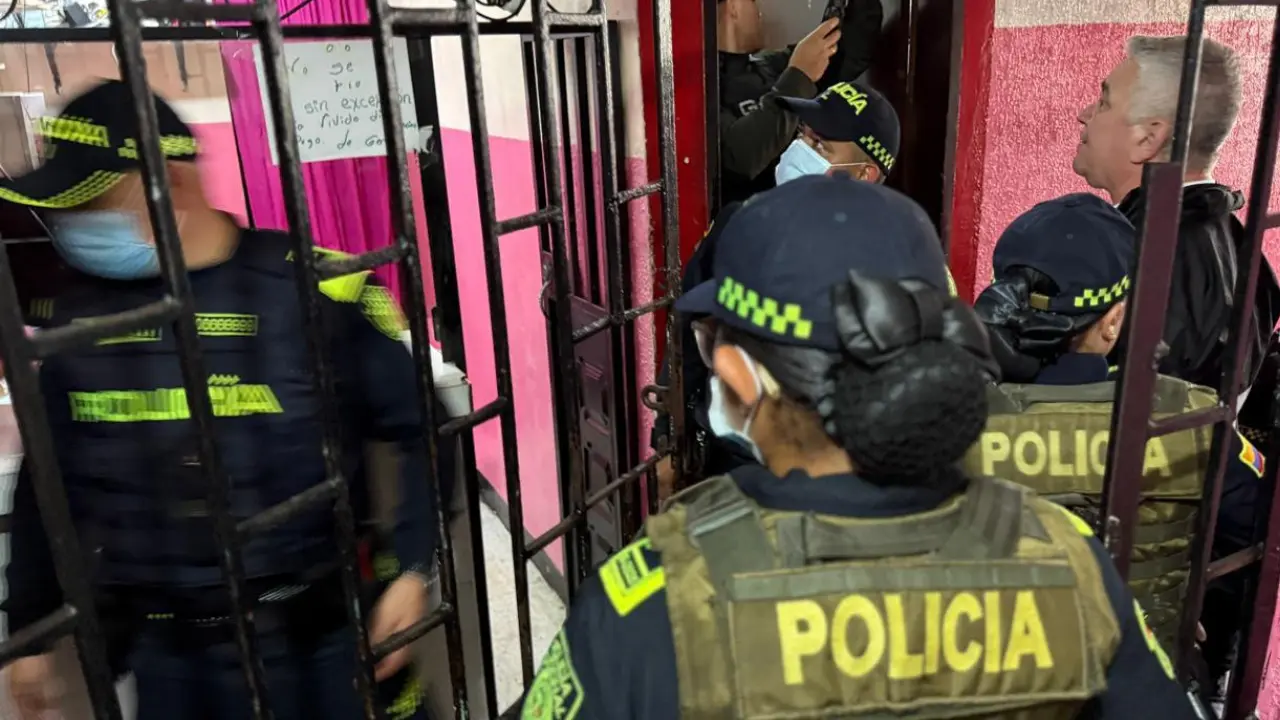 ¡Limpieza en el viaducto del metro! Cayeron 13 delincuentes tras megaoperativo en el centro de Medellín