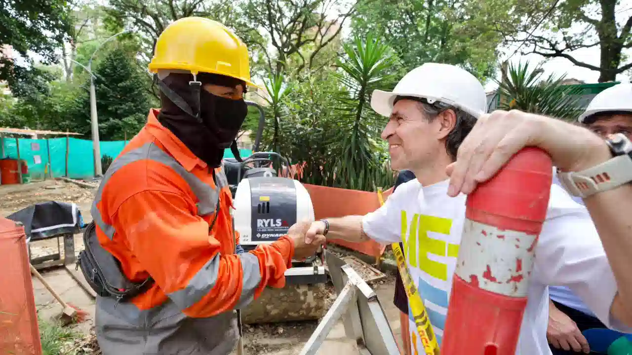 Avanza el primer Recreo Deportivo en Los Alpes: Fico supervisa obras