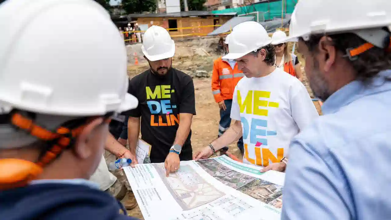 Avanza el primer Recreo Deportivo en Los Alpes: Fico supervisa obras