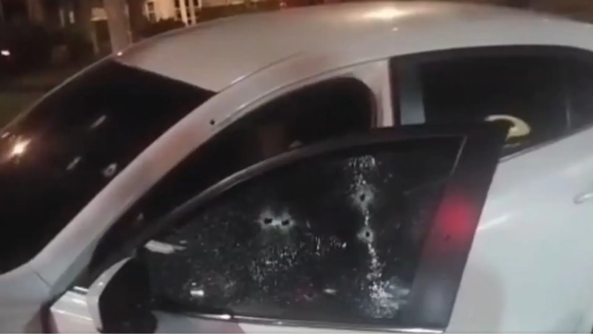 Ataque a tiros contra una mujer y quema de una moto en disturbios: noche violenta sacudió el sur de Cali