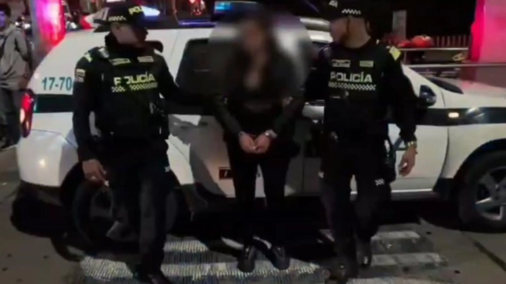 ¡Cayó en el TransMilenio! Capturan a mujer con cinco celulares hurtados por modalidad de "cosquilleo"