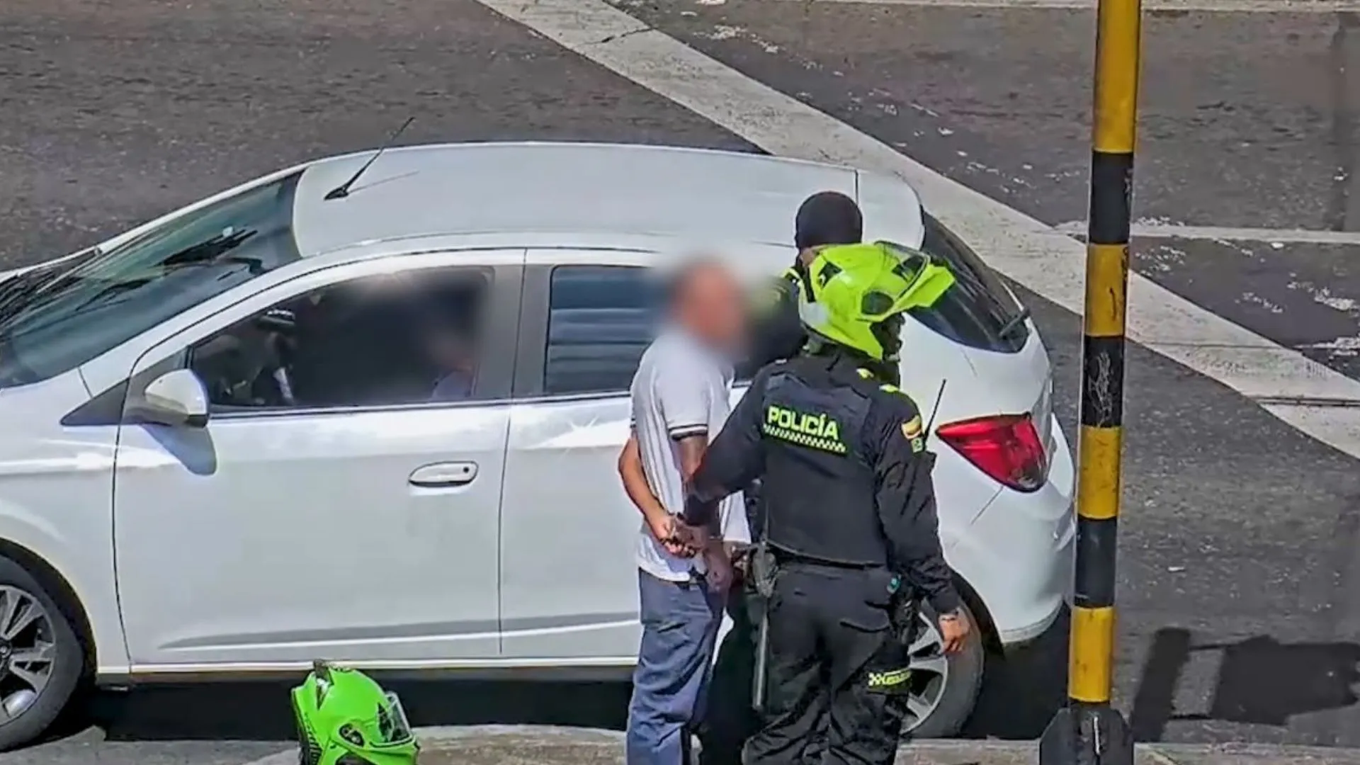 ¡Lo pillaron en flagrancia! Cayó falso limpiavidrios que atracaba en plena Calle 80 de Bogotá