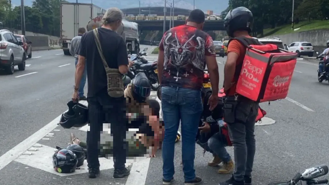 Choque entre camión y moto dejó una mujer herida en la salida del Soterrado de la Regional