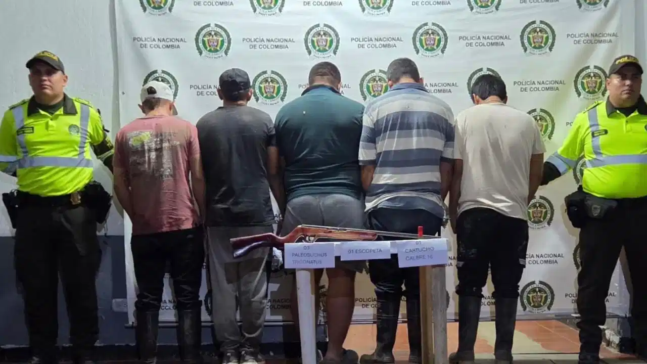 Pillaron a cazadores ilegales rodando por carretera del Meta con babillas en una caneca