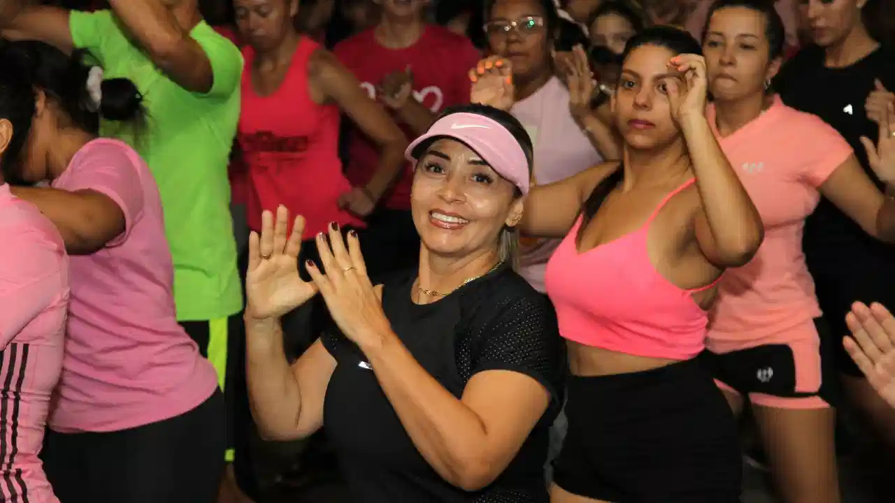¡Póngase la camisa rosada y a sudar! Medellín se mueve por las guerreras del cáncer