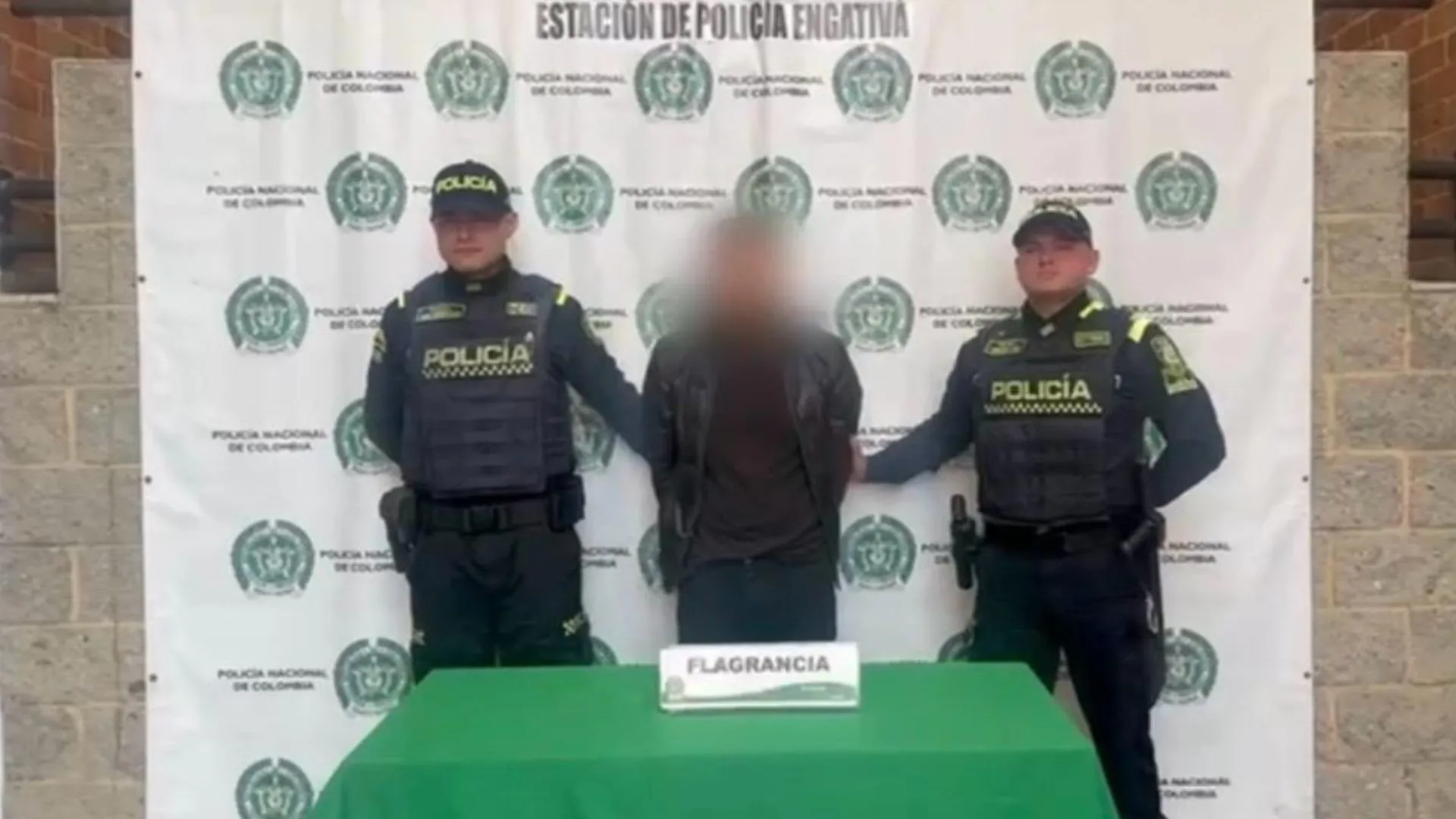 ¡Le salió caro el 'chistecito'! Capturado en Engativá hombre que simuló portar explosivos en un banco