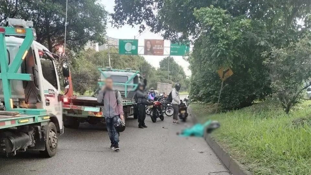 Fatal accidente colapsó la movilidad del sur a Medellín: motociclista falleció en la Regional