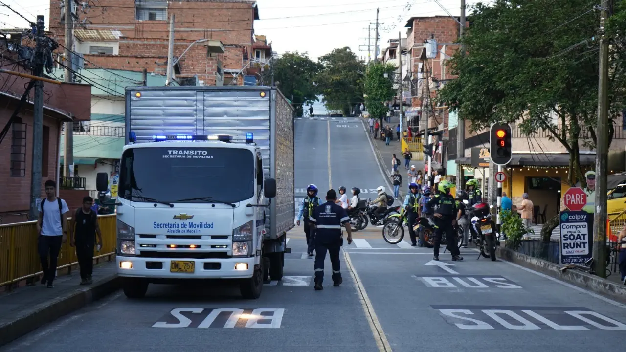 Fuerte control en Manrique: casi mil comparendos y más de 500 vehículos inmovilizados en la 45
