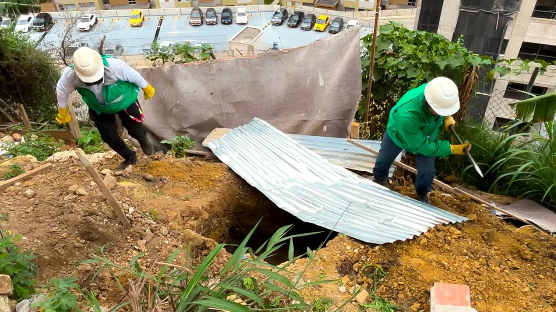 ¡Tatequieto a las invasiones! Tumban seis construcciones ilegales y frenan una obra en San Cristóbal