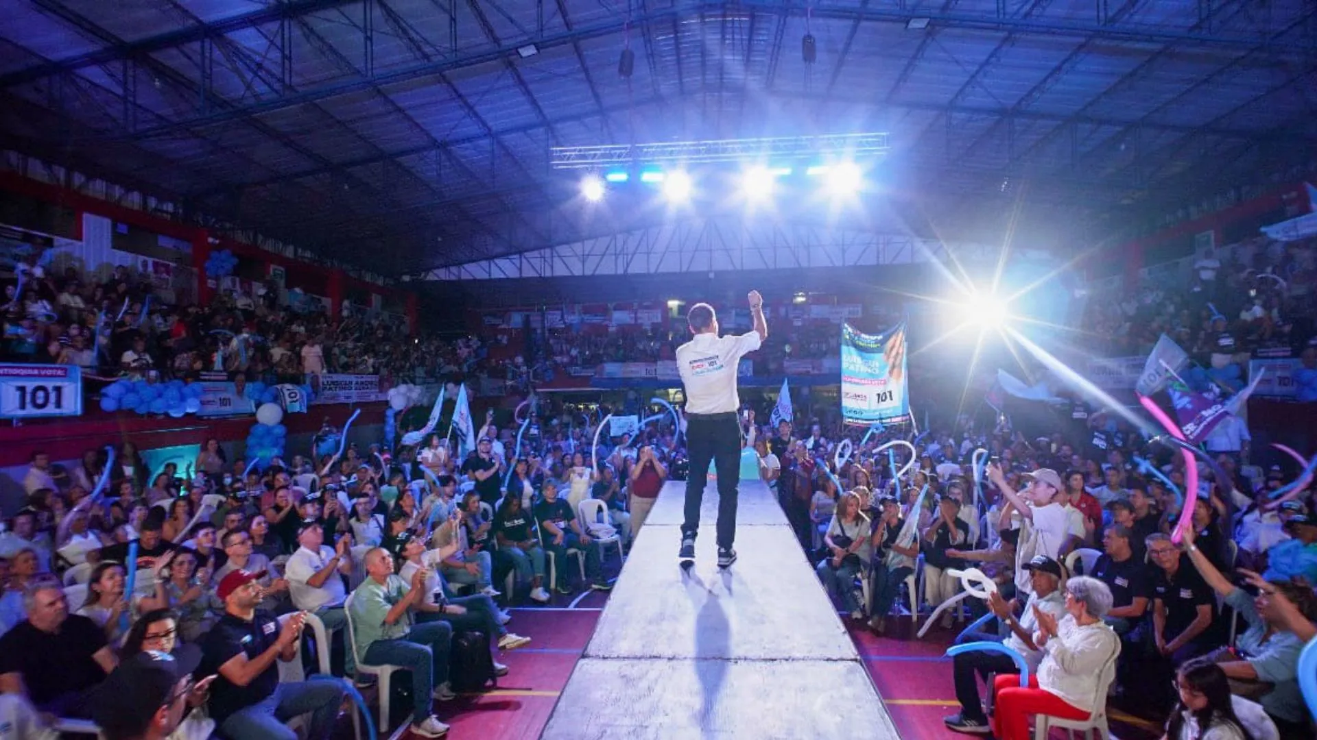 ¡Respaldo total en Medellín! LuisGui cerró su campaña a la Cámara con masivo acompañamiento