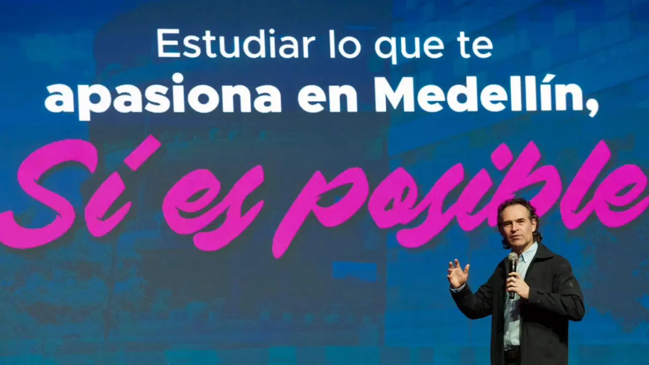 482 jóvenes cumplirán su sueño de estudiar: Medellín entrega becas y créditos condonables