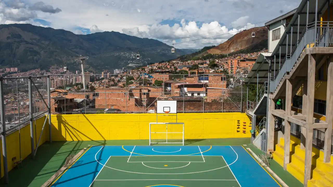 Medellín renovará 49 colegios públicos para mejorar los espacios de aprendizaje