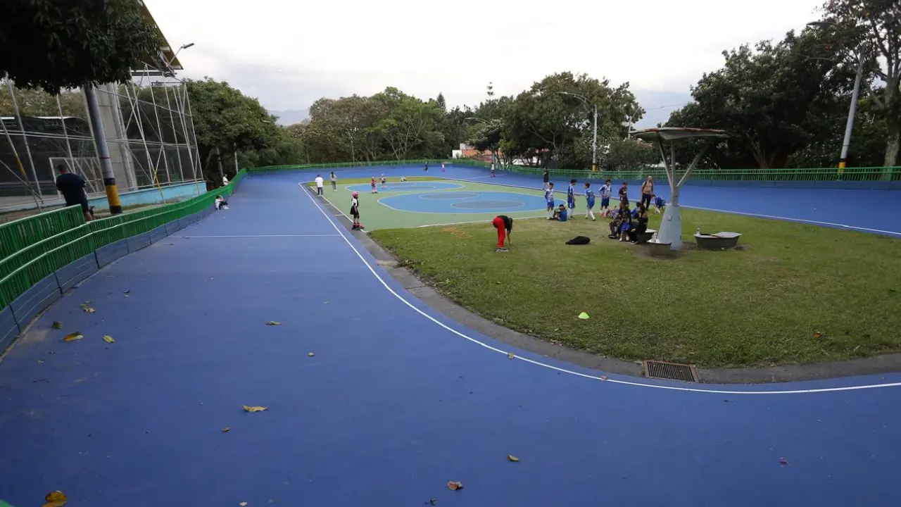 Avanzan obras de renovación en la Unidad Deportiva Barrio Cristóbal en Medellín