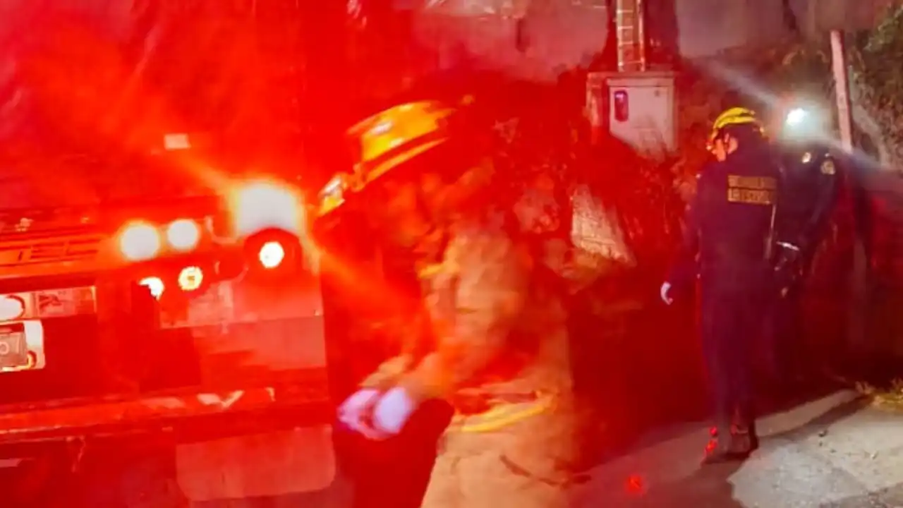 Motocicleta quedó bajo un tractocamión y dejó dos menores muertos en La Estrella