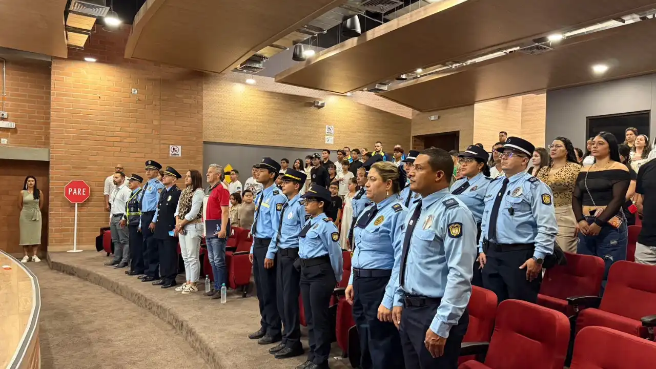 Programa de agentes juveniles de tránsito recibe dotación