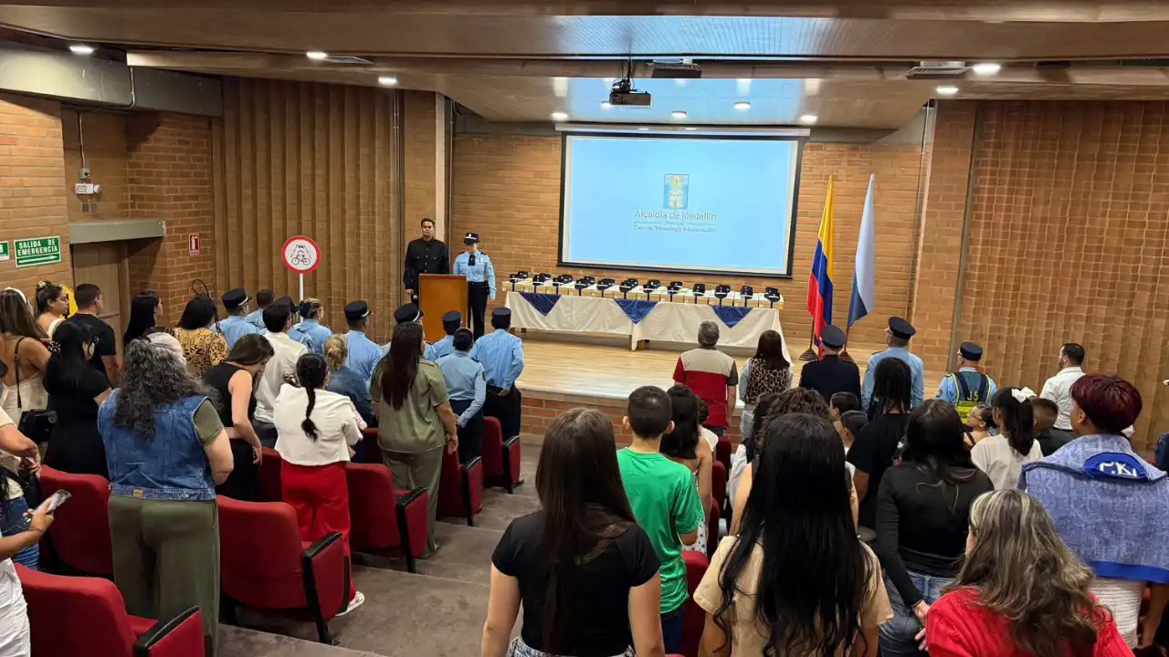Programa de agentes juveniles de tránsito recibe dotación