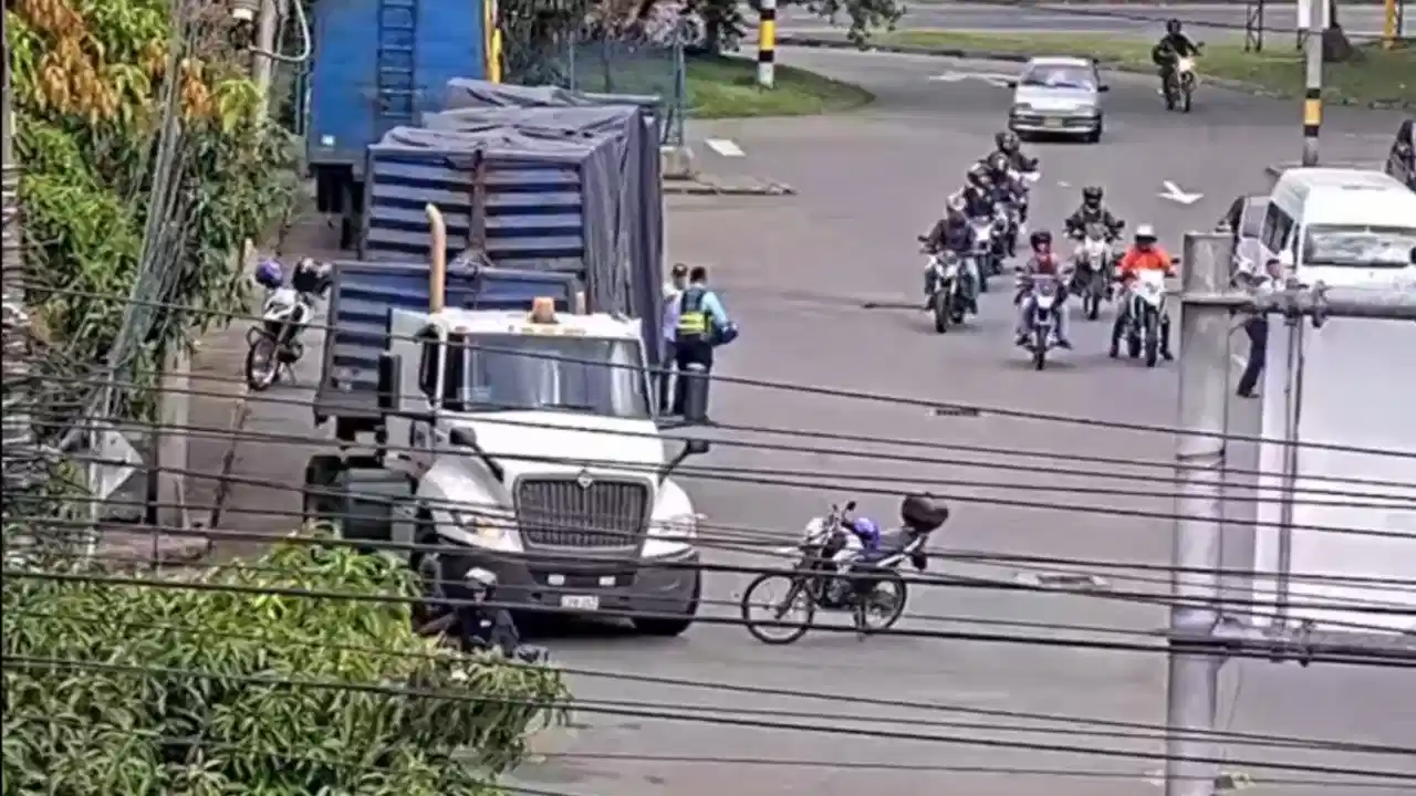 Cámaras de Medellín permitieron ubicar camión que habría causado la muerte de una motociclista y huyó