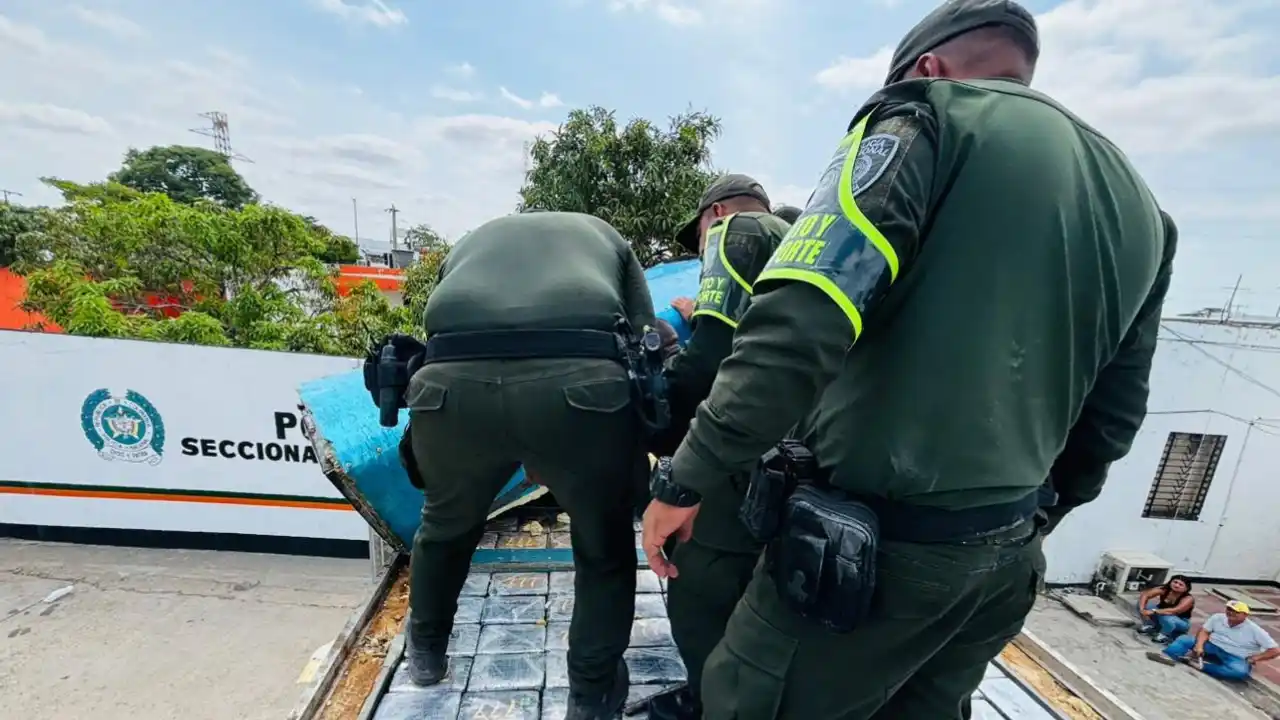 Incautan más de 250 kilos de cocaína ocultos en furgón en vías de La Guajira