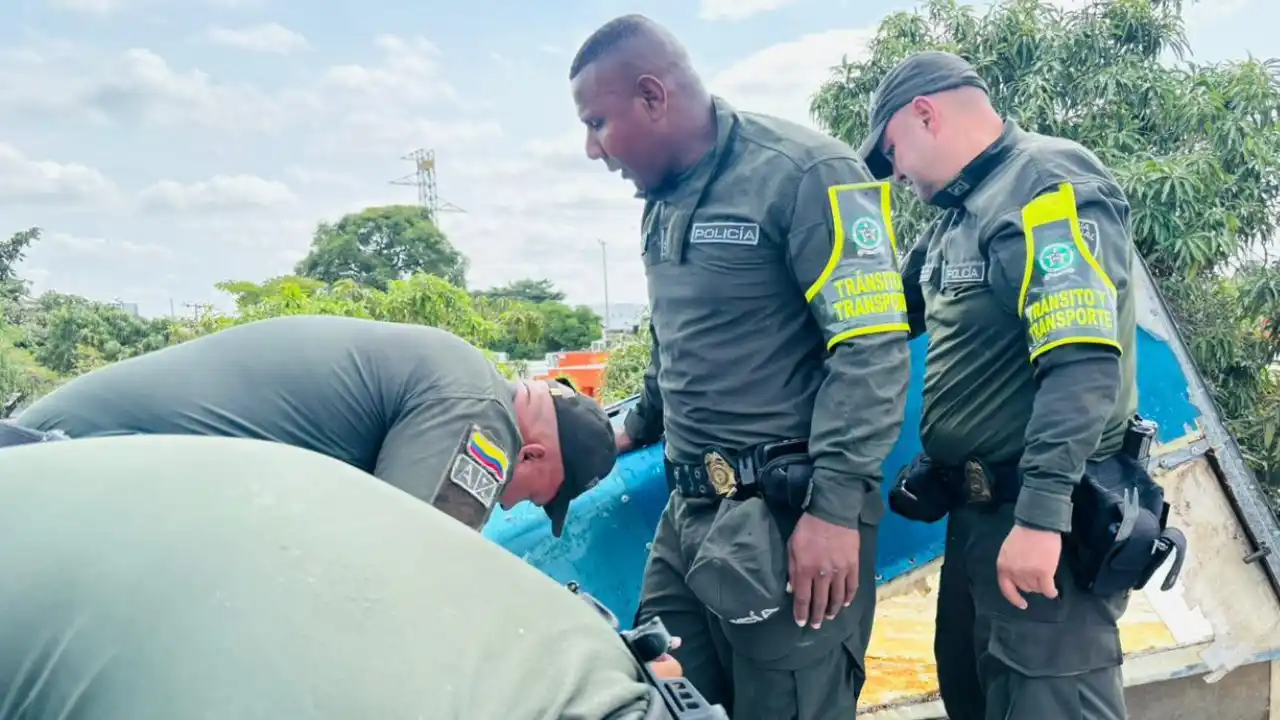 Incautan más de 250 kilos de cocaína ocultos en furgón en vías de La Guajira