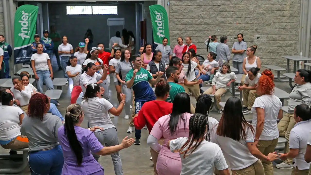 ¡Más allá de las rejas! 200 mujeres privadas de la libertad vivieron jornada de bienestar en Medellín