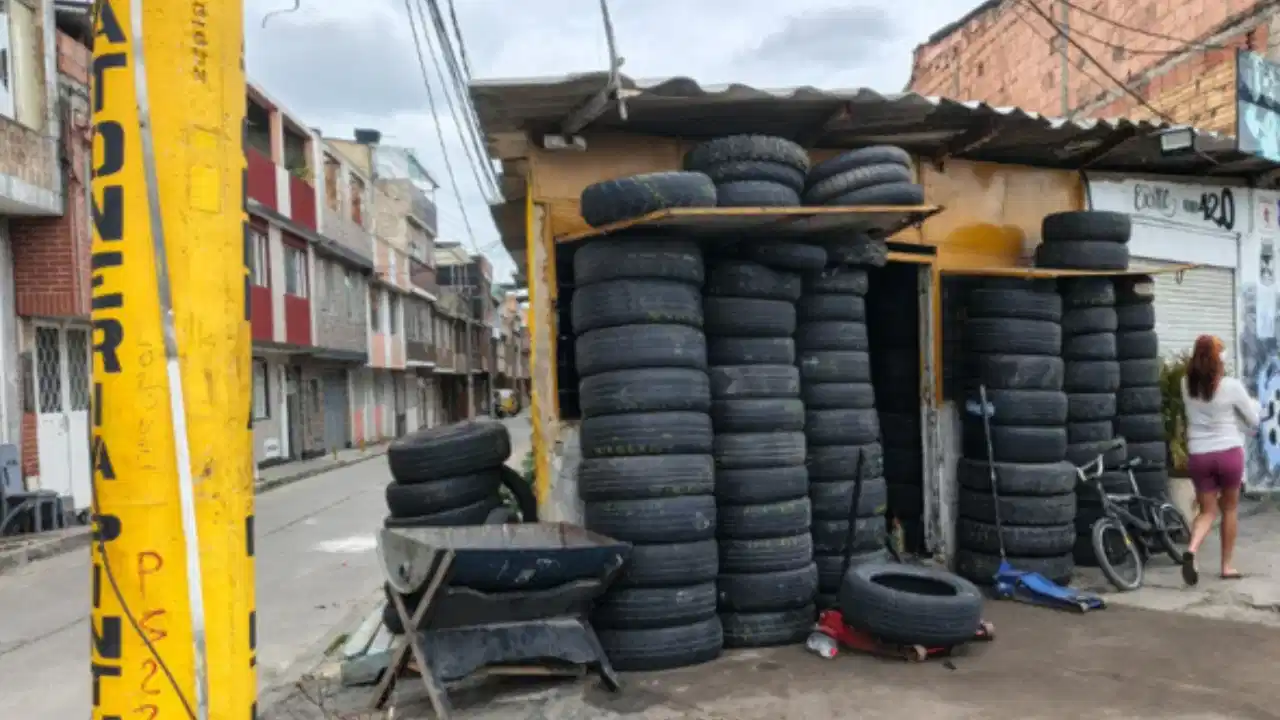 ¡Suba estaba llena de llantas! Retiran más de 100 en operativo sorpresa