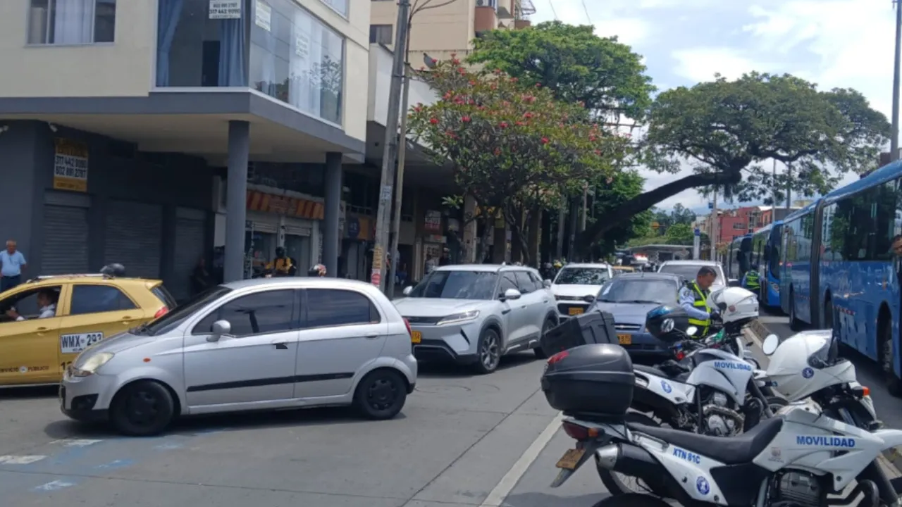 Paro indefinido en Univalle genera bloqueos en el sur de Cali