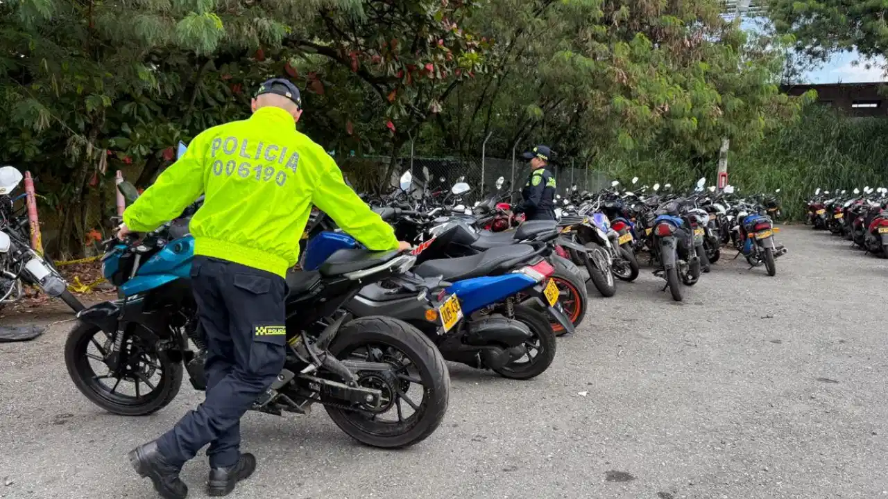 Hallan motos robadas y placas falsas en patios de la Secretaría de Movilidad Medellín