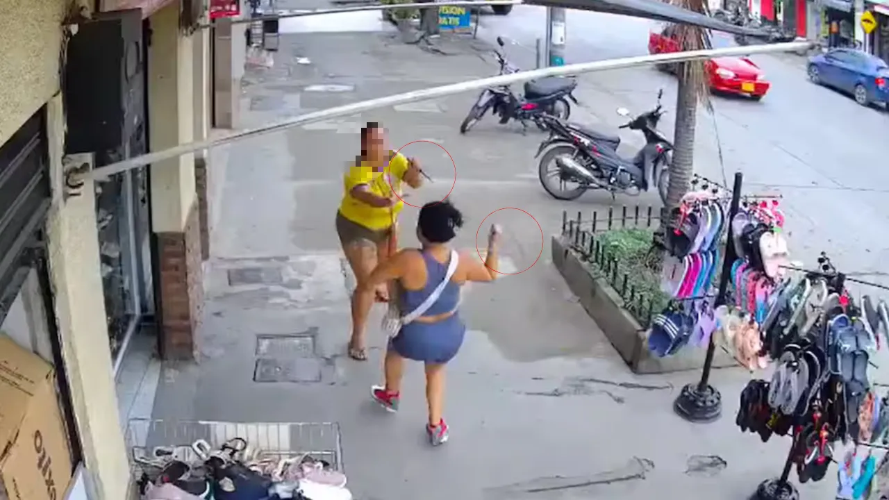 'Se dieron con cuchillo': Riña entre dos mujeres en Cali quedó en video y terminó con una muerta