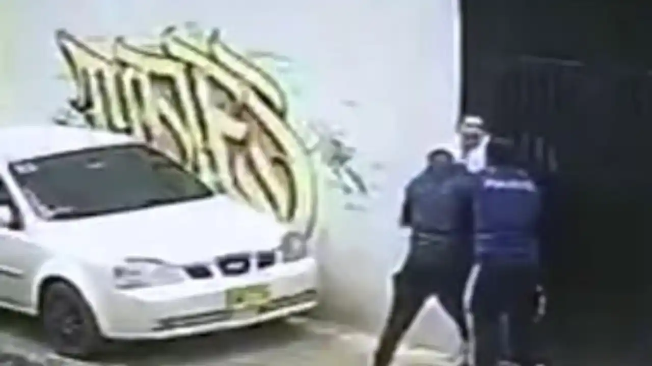 Cayó por robar carro a punta de cuchillo en Bogotá: lo capturaron tras una rápida persecución