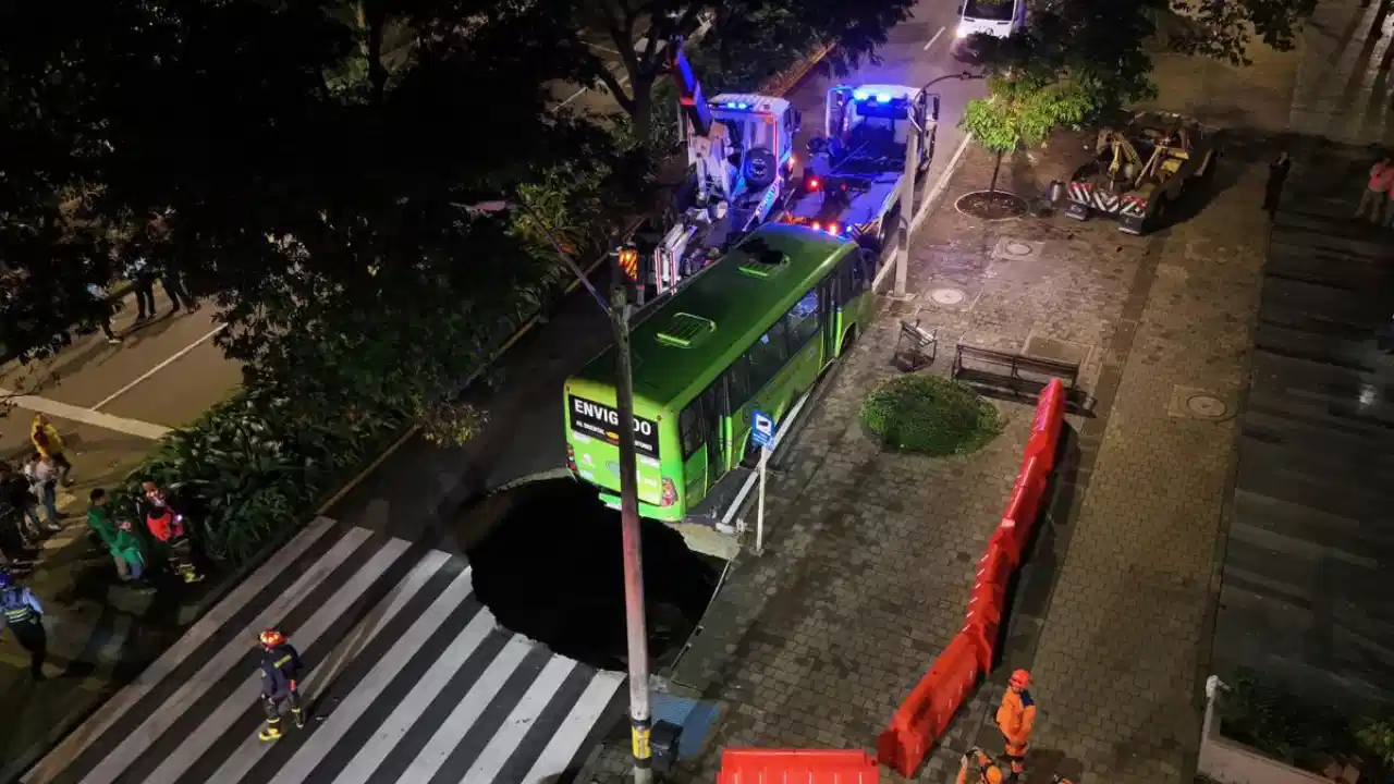 Caos vial en El Poblado: cierre total de la avenida obliga a usar rutas alternas